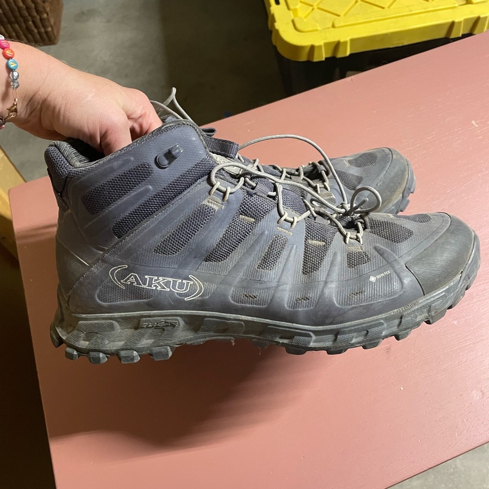 Men's Gray Athletic Shoes